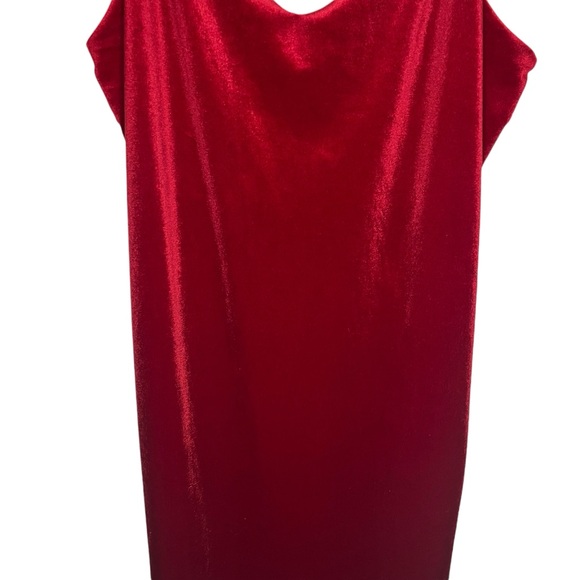 Red Velvet Gold Chain Strap Mini Dress - Picture 8 of 16